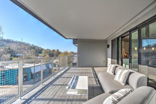 East City Views and Outdoor Space - Stunning Contemporary Oasis