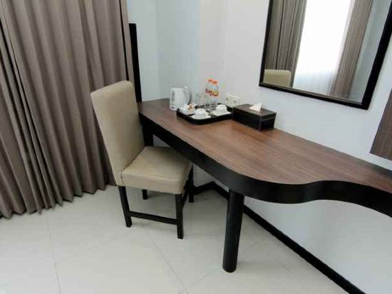 The Sun Hotel Madiun Room Type - Superior Twin