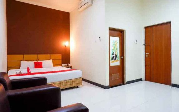 红多兹酒店-近哈比比艾农纪念碑