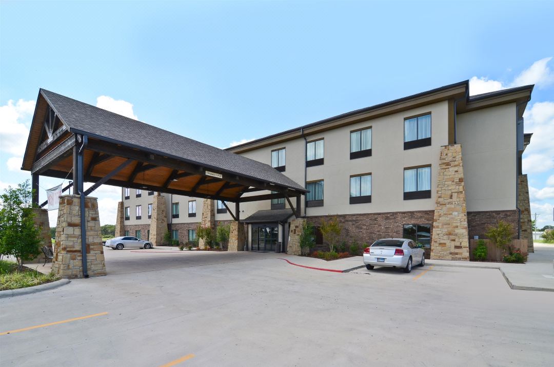 Best Western Plus Emory at Lake Fork Inn Suites