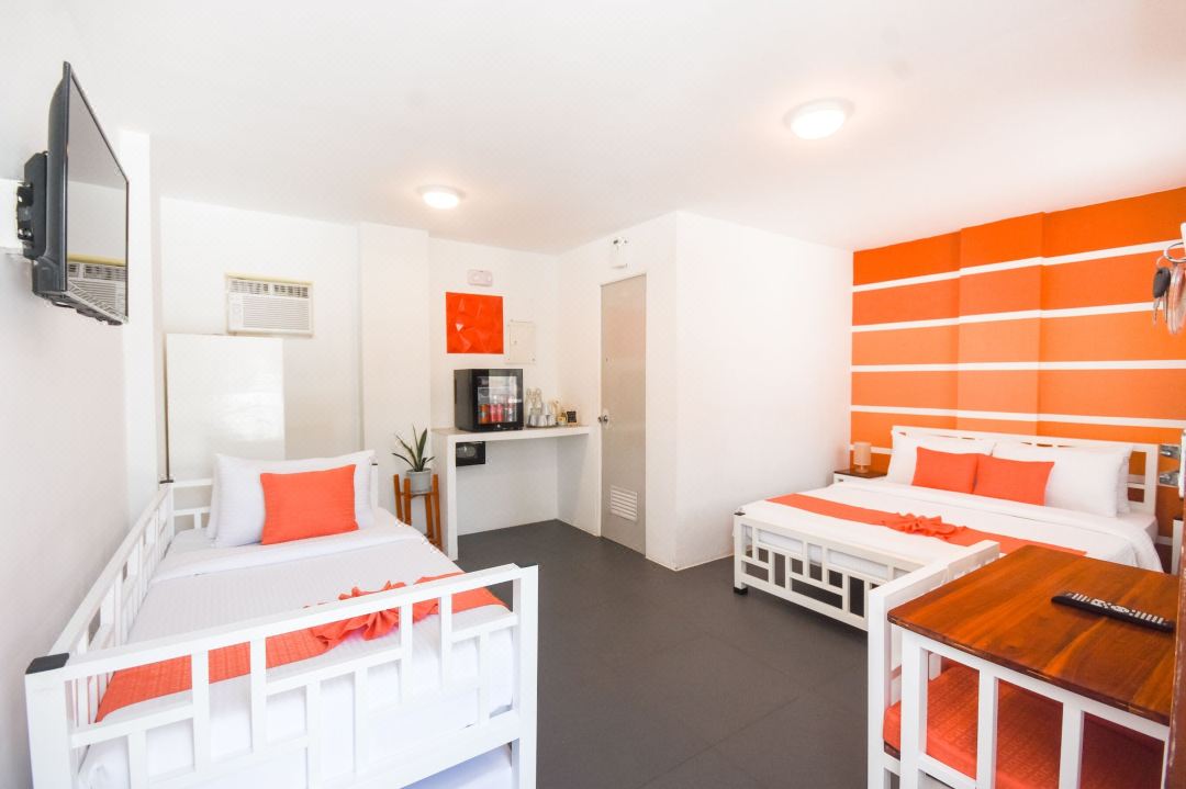 8 Colors Beach House Resort