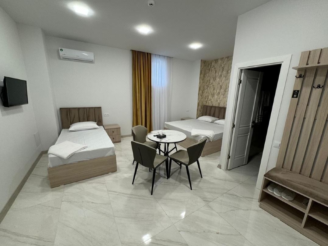 Luxe Plaza Hotel near EVN Zvartnots airport