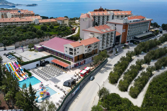 Ramada Hotel & Suites by Wyndham Kusadasi-官方