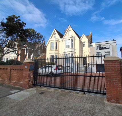 帶電動車充電器的兩卧室閣樓公寓