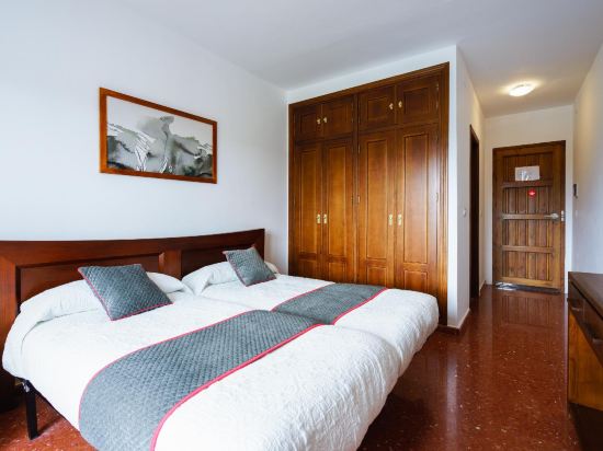 Hotel Las Errizas by Vivere Stays Room Type - Twin Room