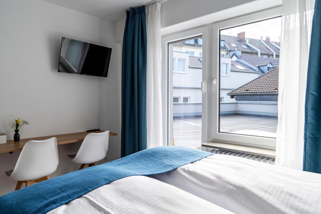 Hotel 83