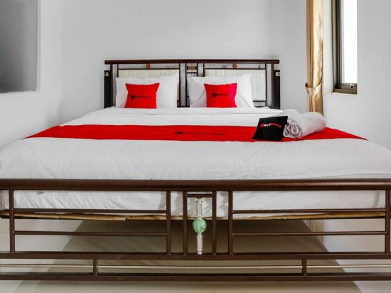 RedDoorz near Jawa Timur Park 3 Room Type - RedDoorz Room