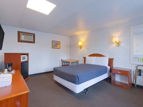 Breezewood酒店住宿-Sonrise Inn