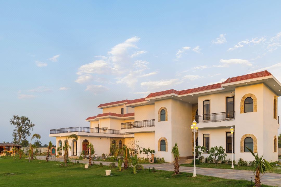 ELIVAAS Prive Heaven 6BHK Villa wth Pool