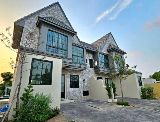 Brittany Private Pool Villa-Pattaya