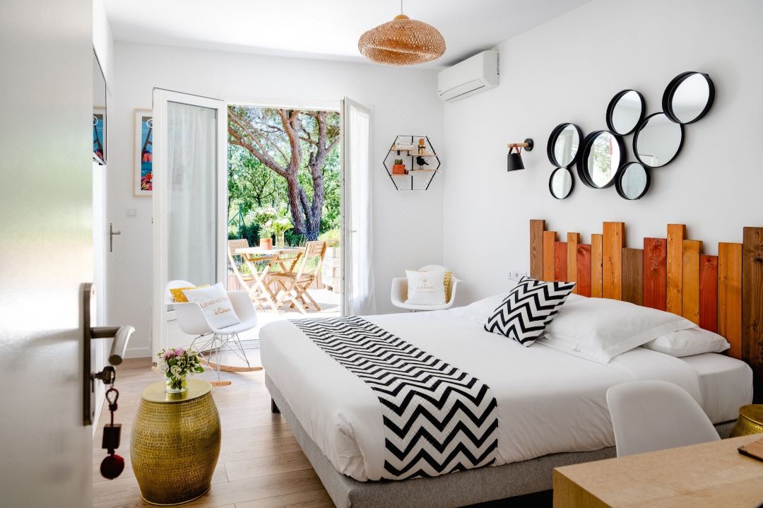 卡西斯紅色百葉窗酒店