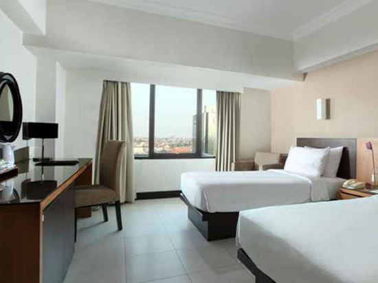 Hotel Santika Pandegiling Surabaya Room Type - Deluxe Twin Room