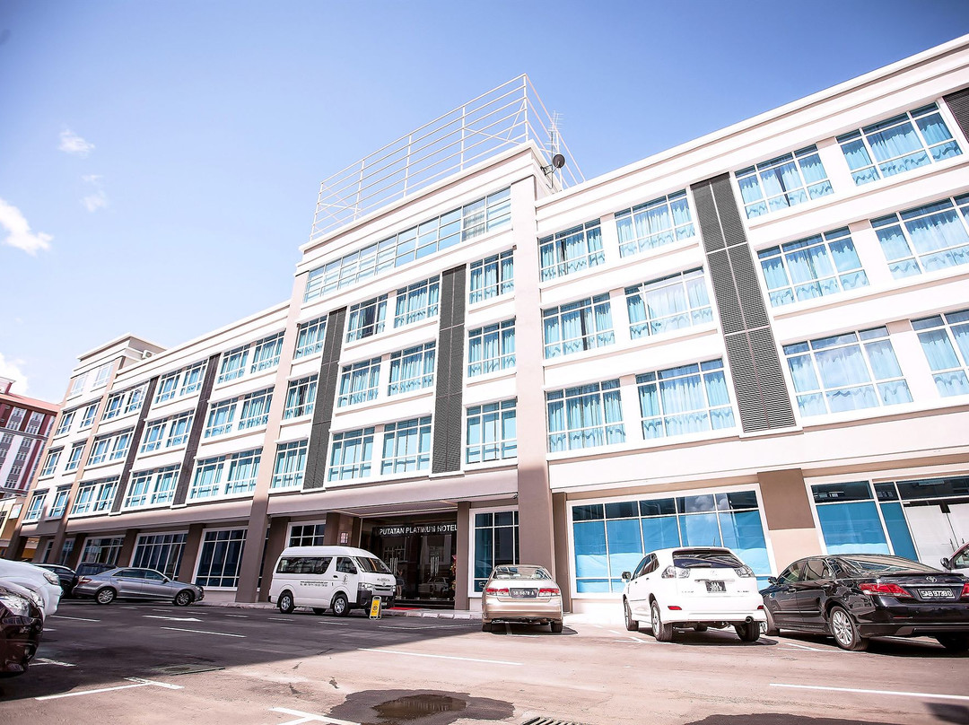 基纳鲁特酒店住宿-布达丹白金酒店