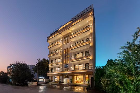 Qotel Signature - Golf Course Road & Sector 53