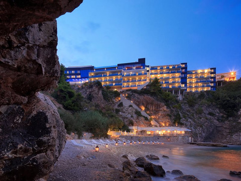 布里维杜布洛福克酒店