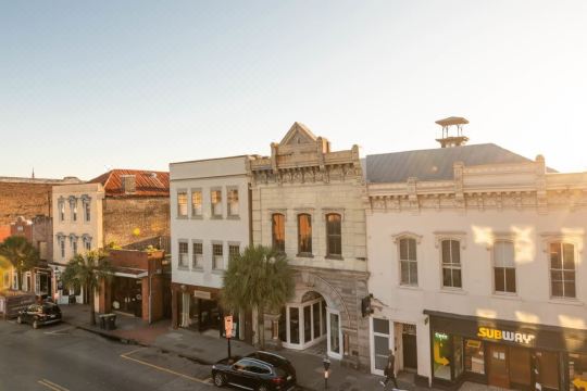 Luxury Penthouse - Overlooking King St w/ Terraces