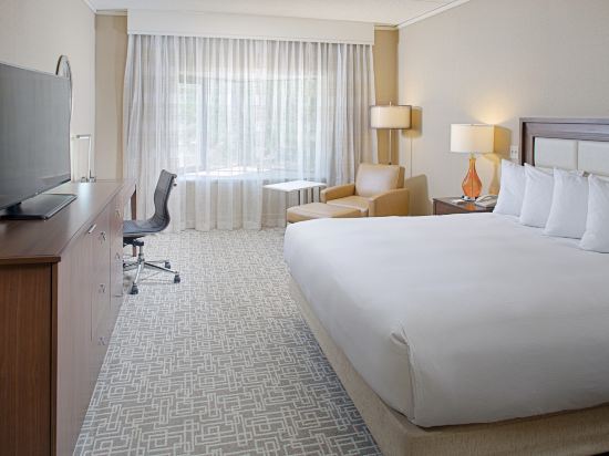 DoubleTree by Hilton Boston/Dedham, MA Room Type - King Room