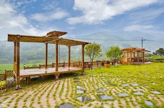 Namhae Uyeongwa Inyeon Pension Uyeon