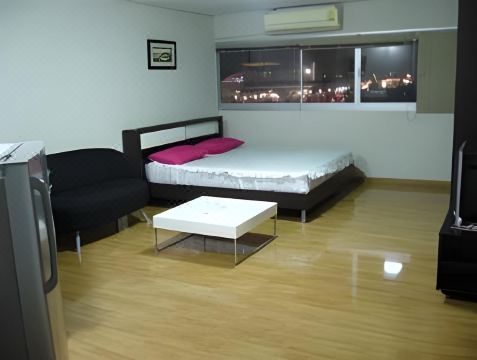 DMK Don Mueang Airport Guest House