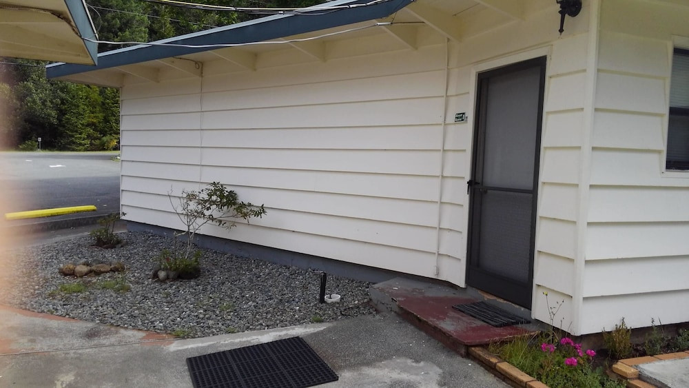 红木草原房车度假村和小屋酒店