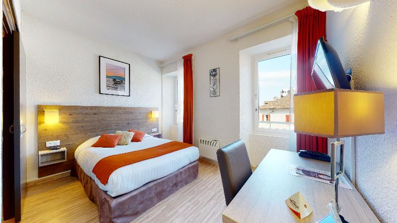 法兰西康塔克酒店