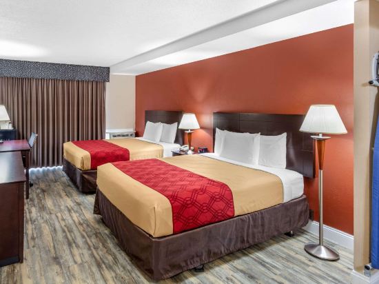 Econo Lodge Inn & Suites Old Saybrook Westbrook Room Type - Queen Room with Two Queen Beds