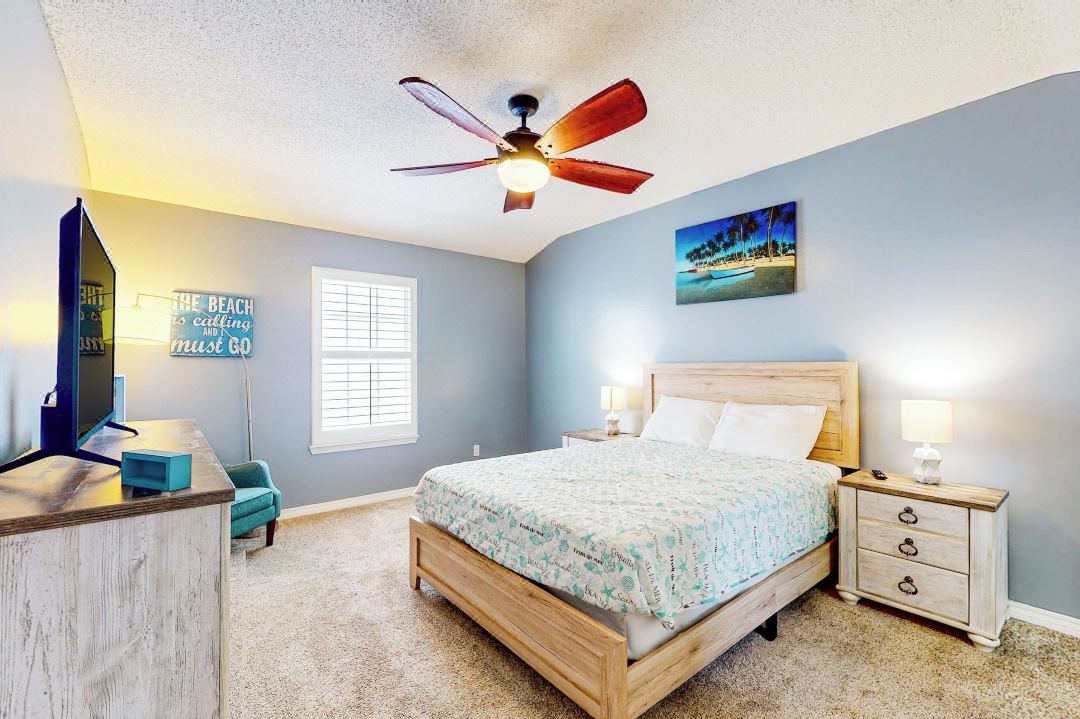 Dog-Friendly Yard! Retreat 11 Mi to Destin & Beach