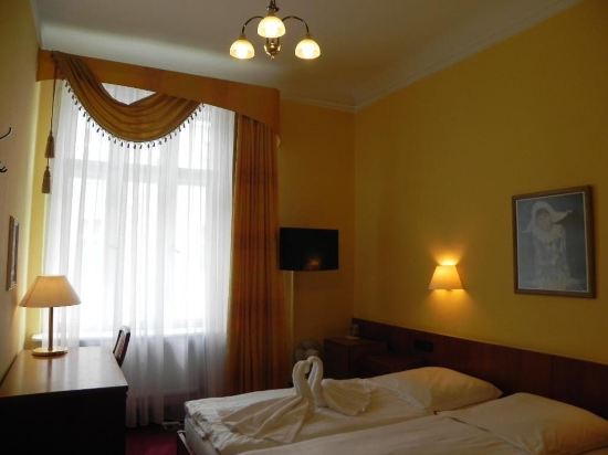 Kurfürst am Kurfürstendamm Room Type - Economy Double Room with Shower Kurfürst am Kurfürstendamm Room Type - Economy Double Room with Shower