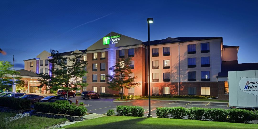 Holiday Inn Express & Suites MILWAUKEE-NEW BERLIN by IHG