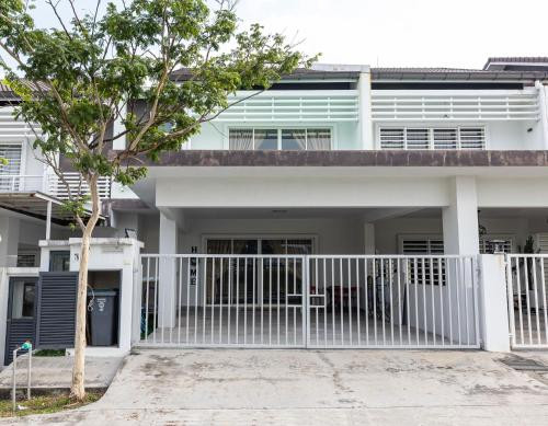 Modern 5-Bedroom House BBQ Event at Nilai by HCK