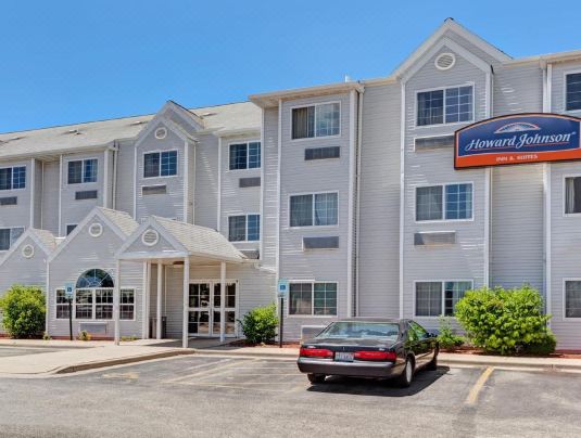 Howard Johnson by Wyndham Elk Grove Village/Chicago O'Hare
