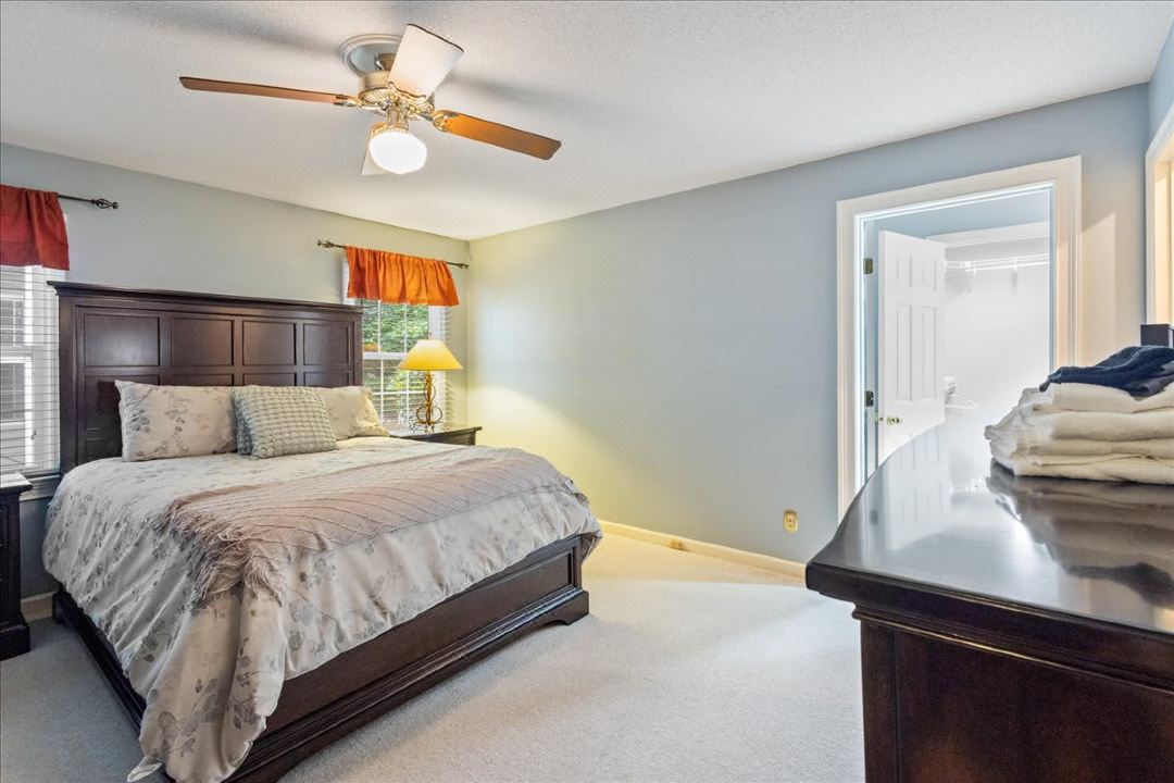 7 acre prvt estate, boat, pond, 16' Movie, Fishing