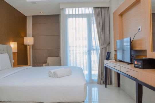 Comfy and Modern Studio Apartment at Elpis Residence by Travelio