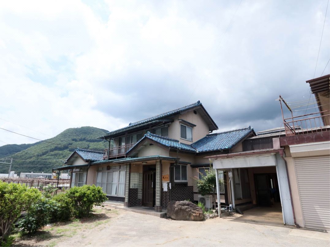 Tetsu No YA Guesthouse for Railfans