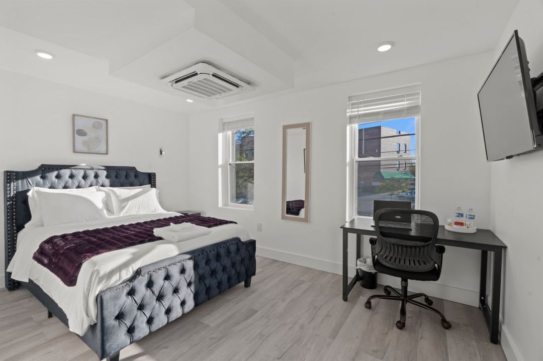 New Season Royals, Airport West