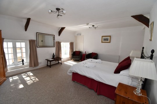 Weary Friar Inn-官方