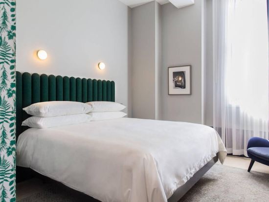 Woodlark Hotel Portland, a Tribute Portfolio Hotel Room Type - Standard Room, 1 King Bed Woodlark Hotel Portland, a Tribute Portfolio Hotel Room Type - Standard Room, 1 King Bed
