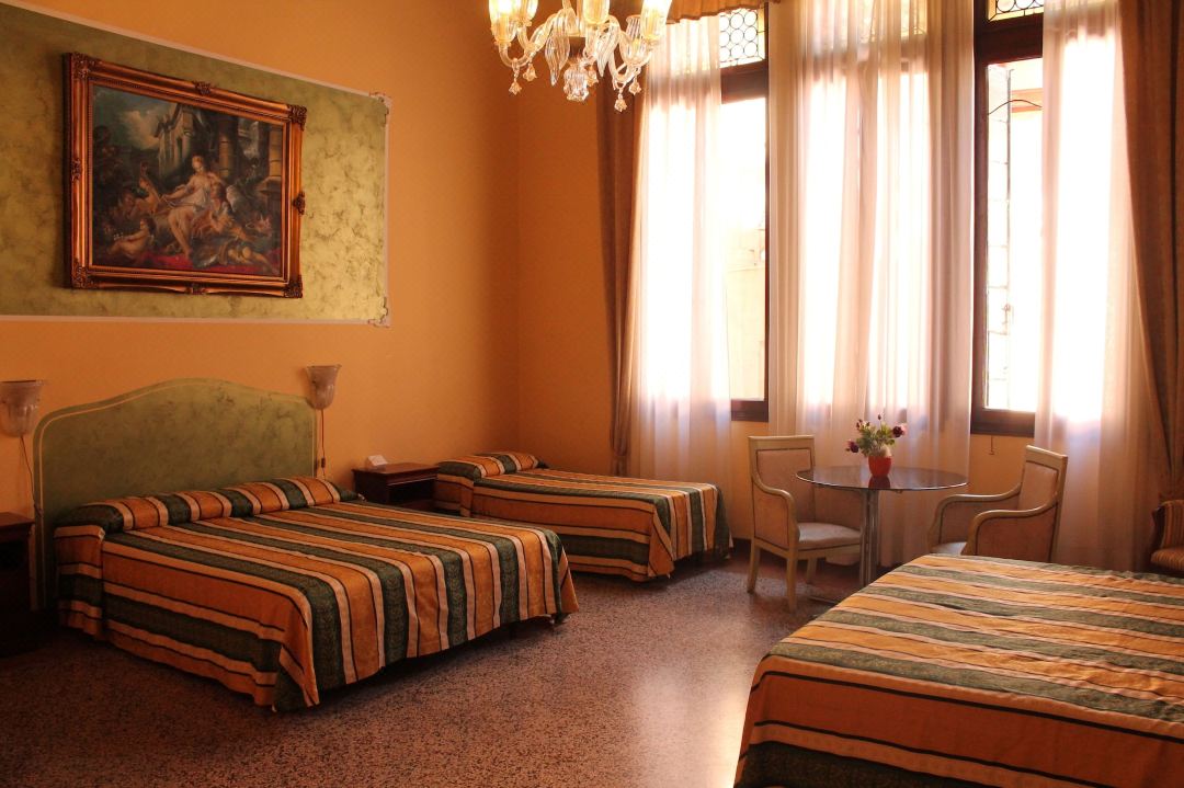 Palazzo Lion Morosini - Check in Presso Locanda Ai Santi Apostoli