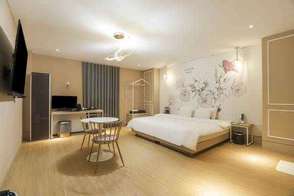Hotel Raum-官方