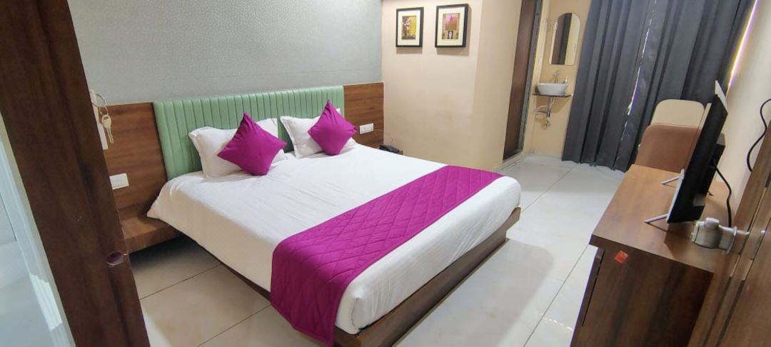 The grand piano hotel