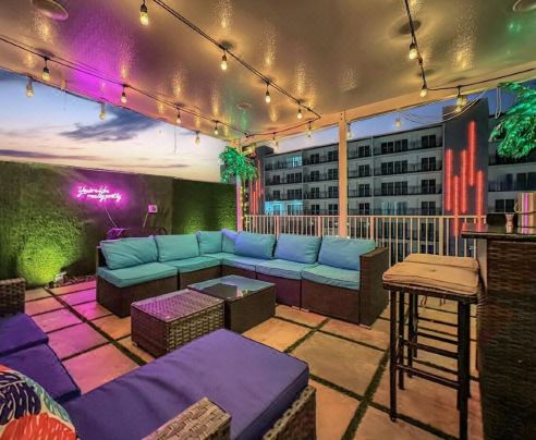 體驗露娜天空！65英寸電視吧 燒烤去佛羅里達羣島