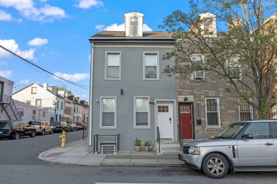 New Season Royals, Airport West