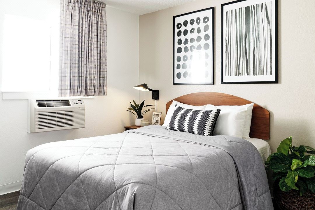 InTown Suites Extended Stay Chicago IL - Elk Grove O'Hare