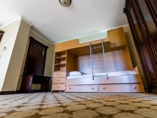 Hotel Golden House Room Type - Family Suite with Balcony