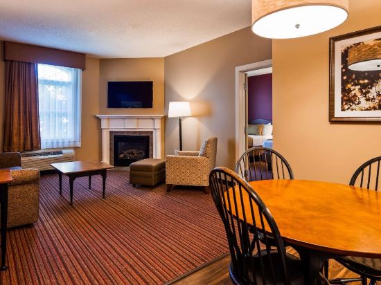 Best Western Plus Dutch Haus Inn and Suites Room Type - Accessible - Suite 1 King Bed, Mobility Accessible, Roll In Shower, Sofabed, Whirlpool, Pet Friendly Best Western Plus Dutch Haus Inn and Suites Room Type - Accessible - Suite 1 King Bed, Mobility Accessible, Roll In Shower, Sofabed, Whirlpool, Pet Friendly