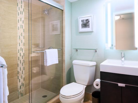 DoubleTree by Hilton Jacksonville-Riverfront Room Type - King Room