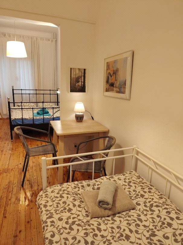 Cosy Open Large Studio by Galerious Parace YR11