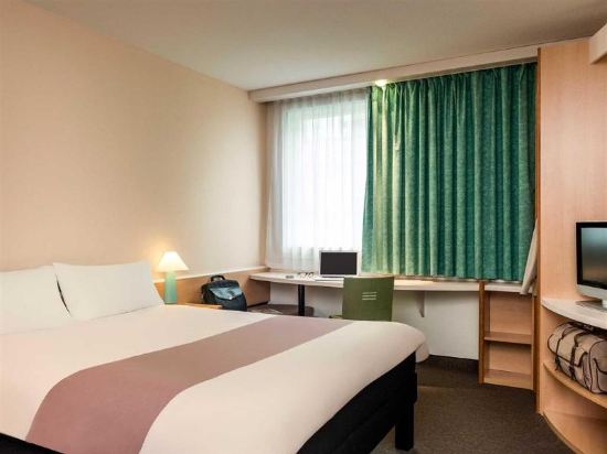 B&B HOTEL Paris Nord 2 CDG Aéroport Room Type - Standard Room with 1 Double and 1 Single Bed