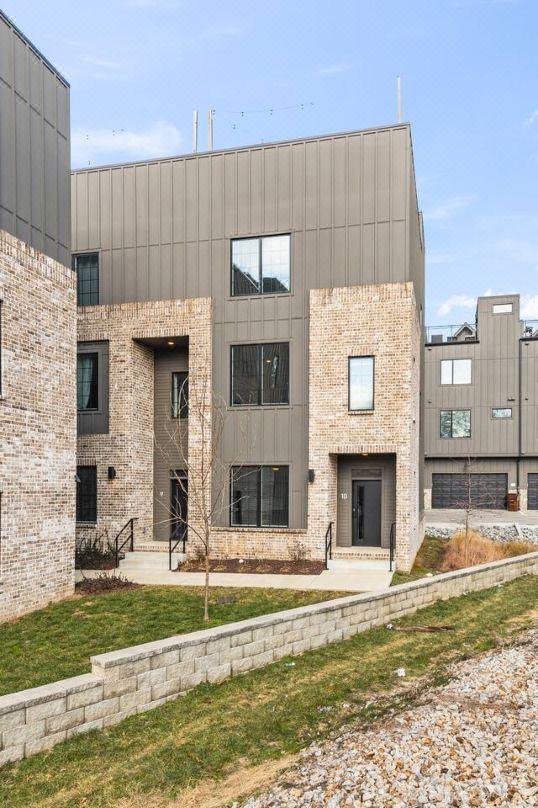 24K Escape - Rooftop Oasis, 3 Miles to Broadway, Walk to Restaurants!