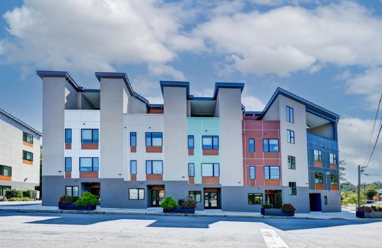 Rooftop Terrace and Stunning City Views - Contemporary Urban Oasis